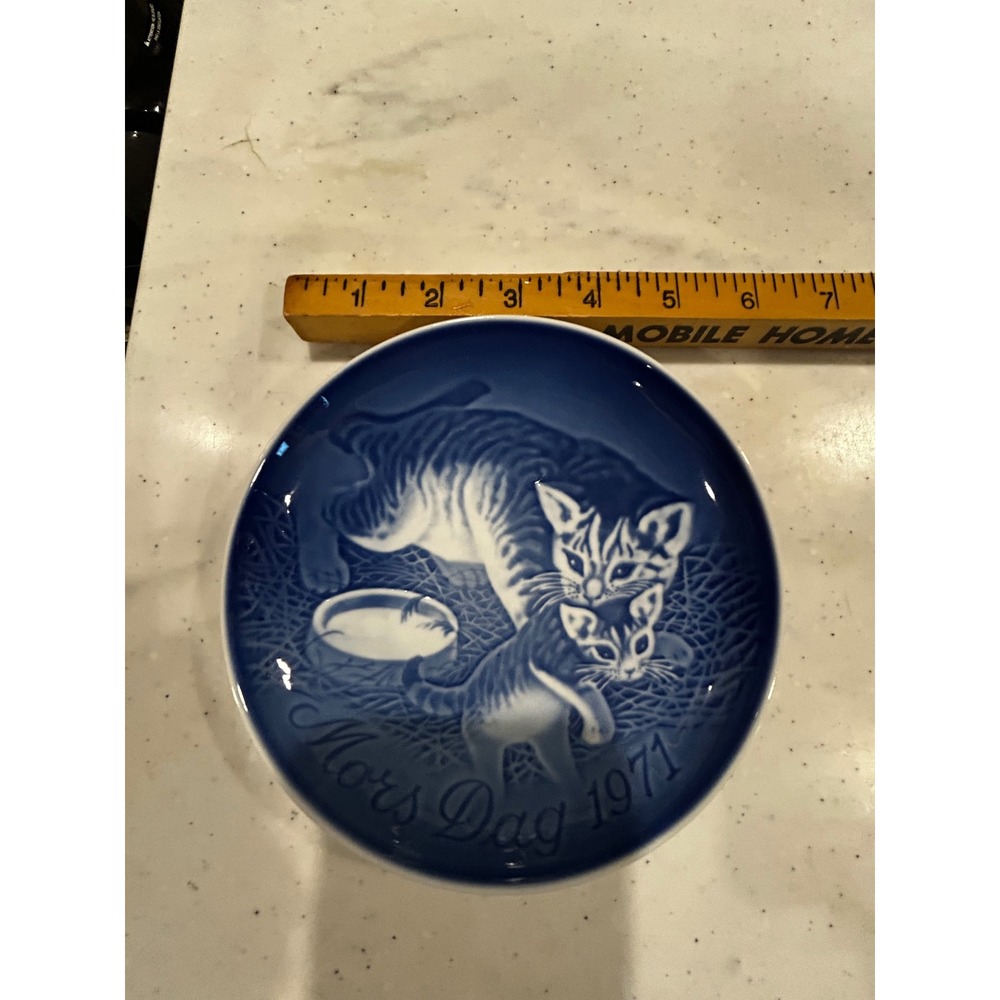 Bing & Grondahl 1971 Mors Dag Mother's Day Plate Cat and Kitten Blue White 6"